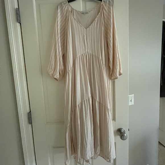 Moon River Dresses & Skirts - Moon river long sleeve maxi dress